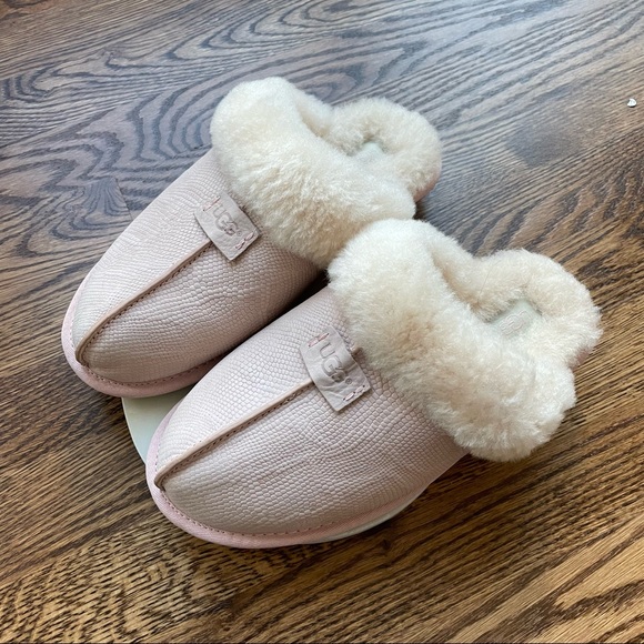UGG Scuffette II Snake Embossed Shearling Slippers Quartz Pink NEW SOLD OUT Sz 8 - Picture 2 of 11